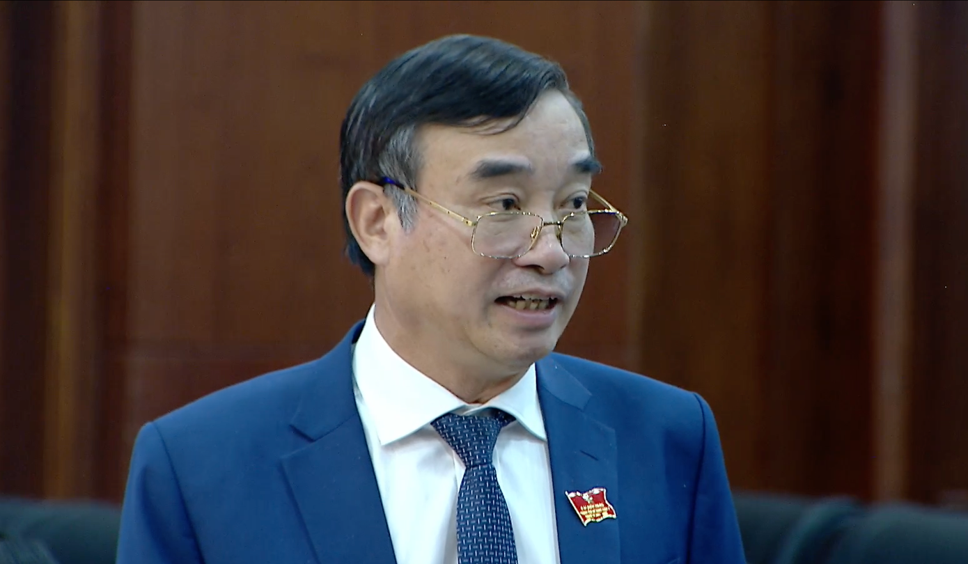 Ông Lê Trung Chinh, Chủ tịch UBND TP. Đà Nẵng tiếp thu và giải trình tại kỳ họp. Ông Lê Trung Chinh, Chủ tịch UBND TP. Đà Nẵng tiếp thu và giải trình tại kỳ họp.