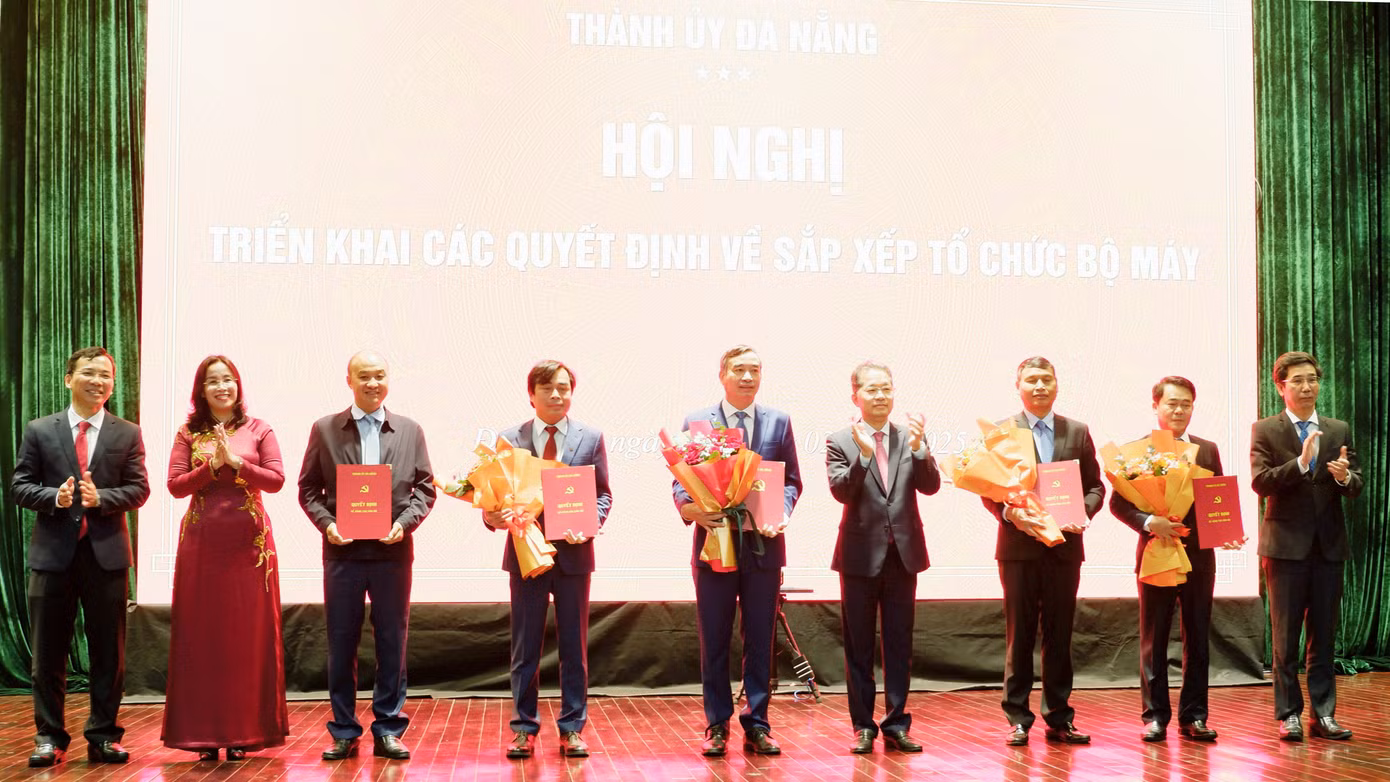 Quang cảnh công bố các quyết định về sắp xếp tổ chức bộ máy Đà Nẵng.