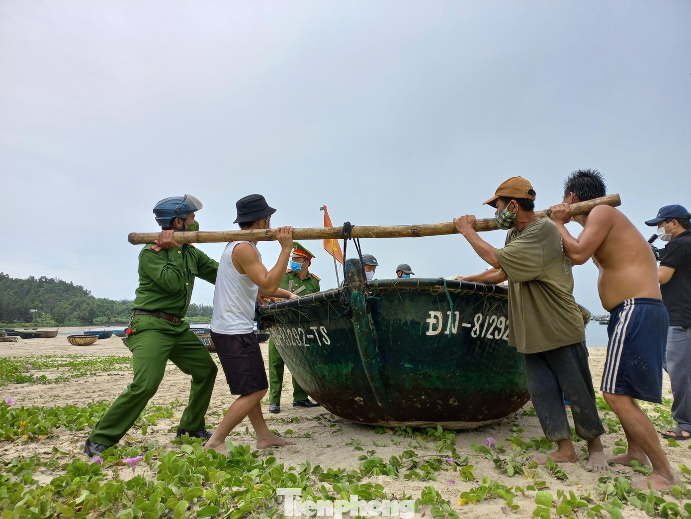 Trung tâm Dự báo Khí tượng Thủy văn Quốc gia cho biết: vào 7 giờ sáng nay (10/9), tâm bão cách quần đảo Hoàng Sa khoảng 170km về phía Đông Đông Nam. Sức gió mạnh nhất vùng gần tâm bão mạnh cấp 10 (90-100km/giờ), giật cấp 12. Bán kính gió mạnh từ cấp 6, giật từ cấp 8 trở lên khoảng 160km tính từ tâm bão