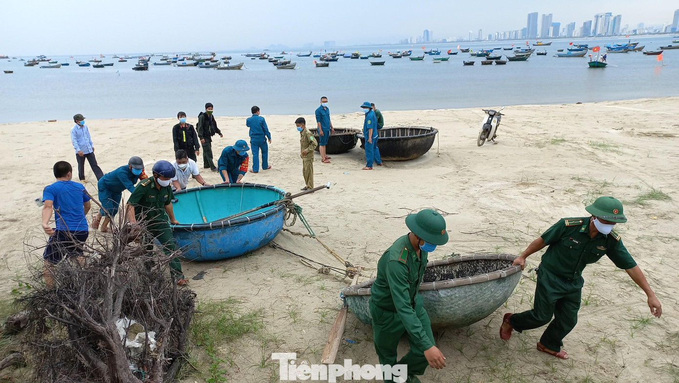 Dự báo trong 24 giờ tới, bão di chuyển chủ yếu theo hướng Tây, mỗi giờ đi được 10-15km và có khả năng mạnh thêm. Đến 7 giờ ngày 11/9, tâm bão ngay trên khu vực quần đảo Hoàng Sa. Sức gió mạnh nhất vùng gần tâm bão mạnh cấp 11 (100-115km/giờ), giật cấp 13.