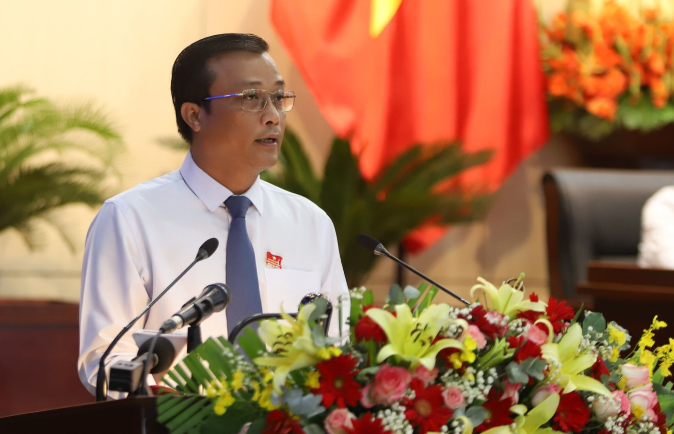 Ông Phạm Nam Sơn - Giám đốc Sở TNMT TP Đà Nẵng trả lời chất vấn của các đại biểu HĐND thành phố. Ông Phạm Nam Sơn - Giám đốc Sở TNMT TP Đà Nẵng trả lời chất vấn của các đại biểu HĐND thành phố.