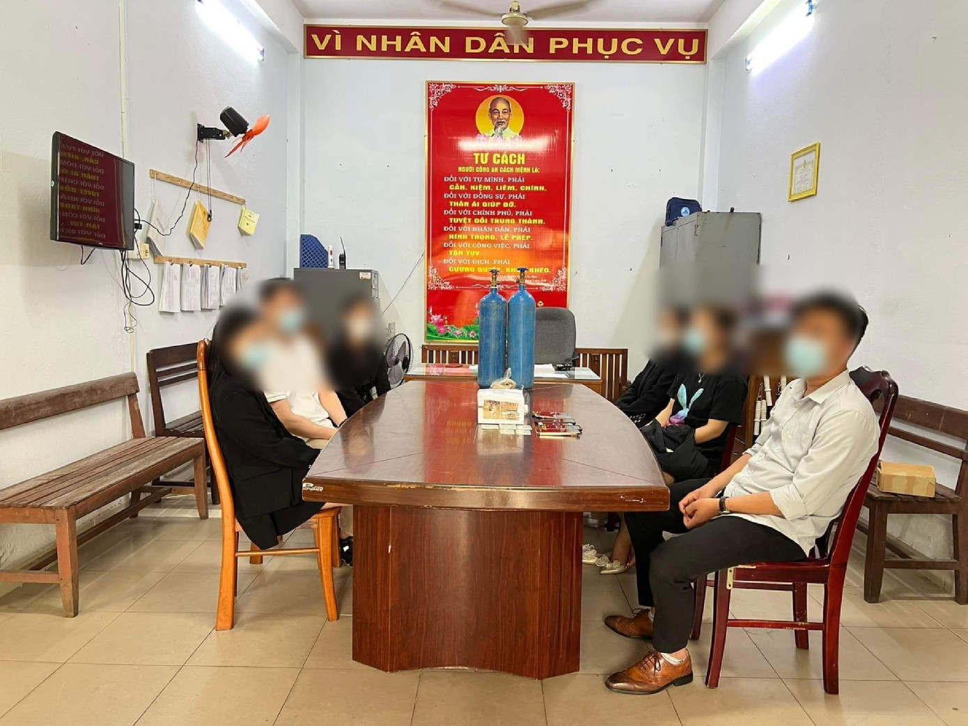 Nhóm đối tượng tại cơ quan công an Nhóm đối tượng tại cơ quan công an