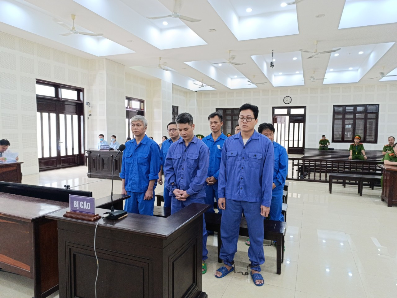 Các bị cáo tại phiên tòa.