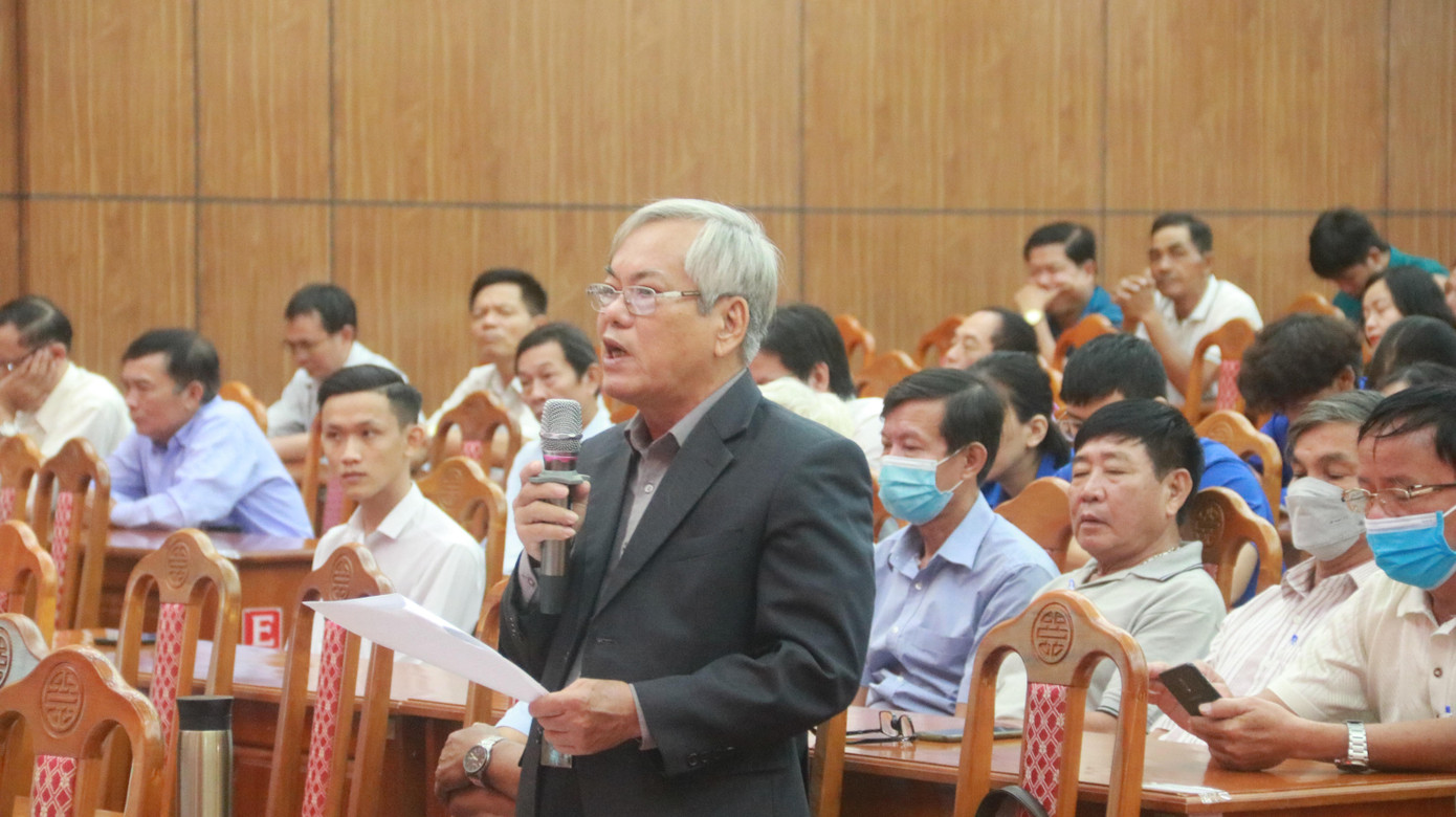 Cử tri Đà Nẵng nêu ý kiến tại buổi tiếp xúc cử tri chiều ngày 19/11. Ảnh: Nguyễn Thành Cử tri Đà Nẵng nêu ý kiến tại buổi tiếp xúc cử tri chiều ngày 19/11. Ảnh: Nguyễn Thành