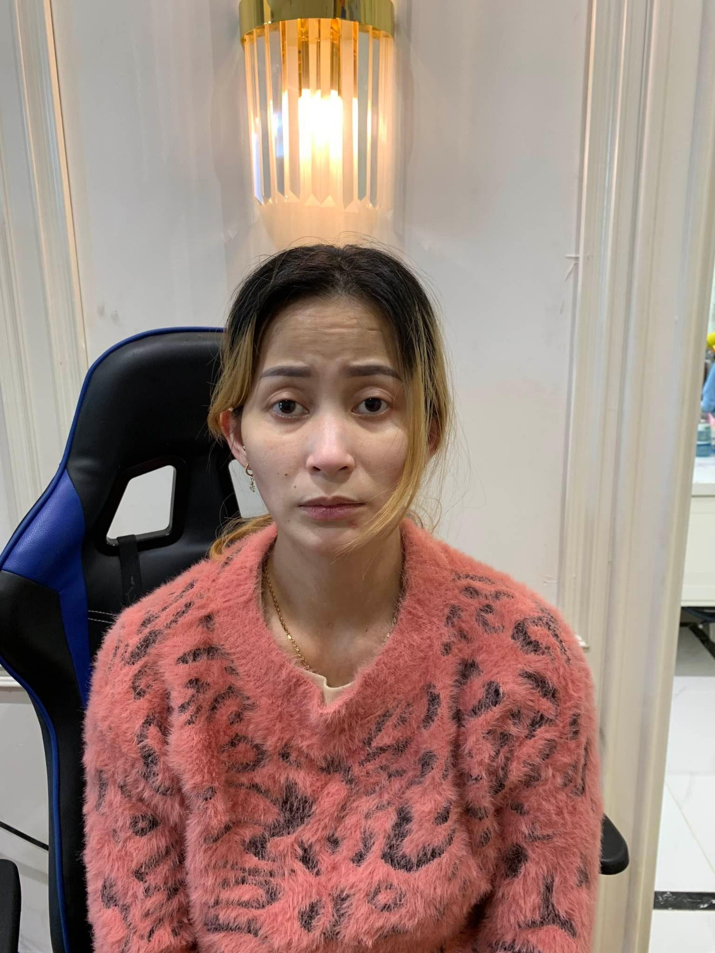 Đối tượng Nguyễn Thị Cẩm Duyên tại cơ quan công an. Đối tượng Nguyễn Thị Cẩm Duyên tại cơ quan công an.