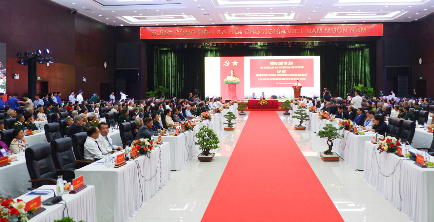 Tham dự gặp mặt có khoảng 300 đại biểu là cán bộ lão thành, người có công, gia đình chính sách tiêu biểu của các tỉnh, thành phố trên địa bàn miền Trung và Tây Nguyên. Ảnh: Nguyễn Thành Tham dự gặp mặt có khoảng 300 đại biểu là cán bộ lão thành, người có công, gia đình chính sách tiêu biểu của các tỉnh, thành phố trên địa bàn miền Trung và Tây Nguyên. Ảnh: Nguyễn Thành