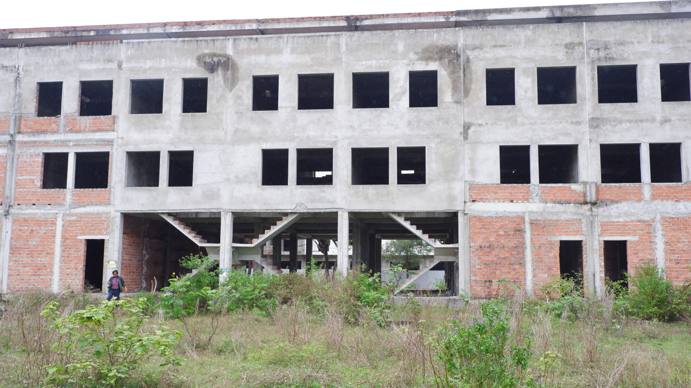 Hiện nay, Đà Nẵng đang khẩn trương thực hiện Kết luận 77 của Bộ Chính trị về đề án tháo gỡ khó khăn, vướng mắc liên quan đến các dự án, đất đai trong các kết luận thanh tra, kiểm tra, bản án tại một số tỉnh, thành phố. Trong số hàng ngàn dự án vướng mắc cần tháo gỡ ở Đà Nẵng, có dự án Khu đô thị sinh thái Quan Nam – Thủy Tú. Hiện nay, Đà Nẵng đang khẩn trương thực hiện Kết luận 77 của Bộ Chính trị về đề án tháo gỡ khó khăn, vướng mắc liên quan đến các dự án, đất đai trong các kết luận thanh tra, kiểm tra, bản án tại một số tỉnh, thành phố. Trong số hàng ngàn dự án vướng mắc cần tháo gỡ ở Đà Nẵng, có dự án Khu đô thị sinh thái Quan Nam – Thủy Tú.