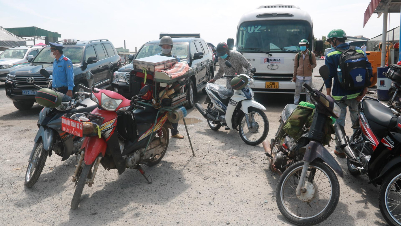 Những chiếc xe máy tồi tàn được thay thế bằng những chiếc xe máy mới. Những chiếc xe máy tồi tàn được thay thế bằng những chiếc xe máy mới.