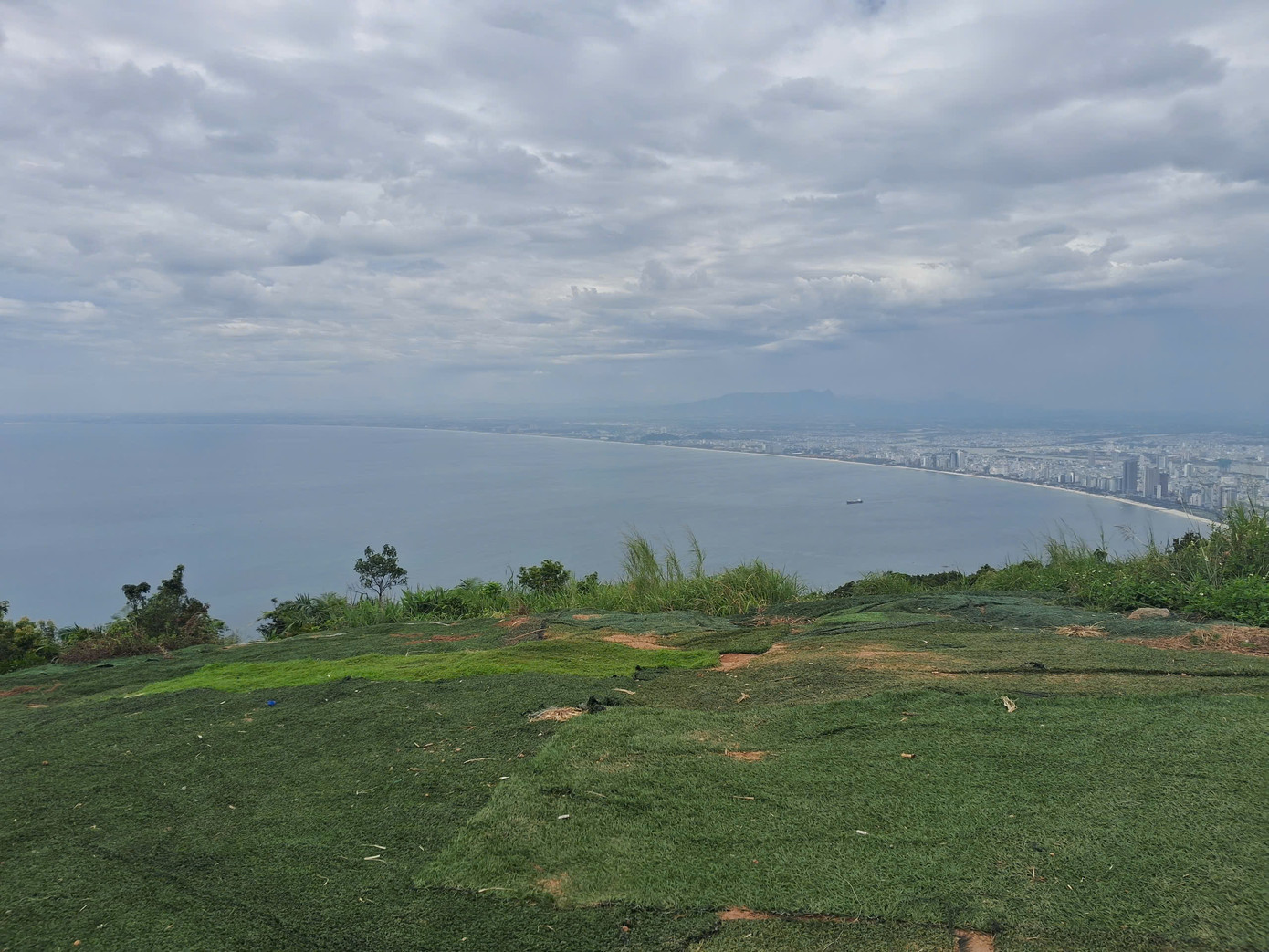 Khu vực cất cánh dù lượn ở bán đảo Sơn Trà.