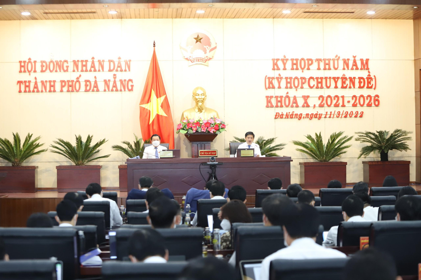 Quang cảnh kỳ họp. Quang cảnh kỳ họp.