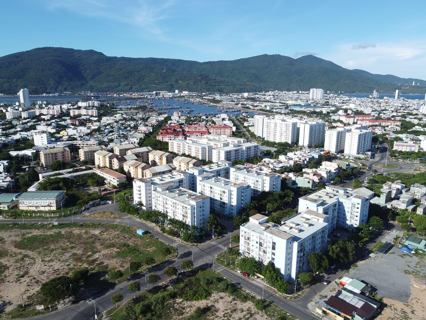 Phường Nại Hiên Đông có nhiều chung cư nhất trên địa bàn TP Đà Nẵng, hiện có 7 khu chung cư đã phải cách ly phong toả. Ảnh: Thanh Hiếu.