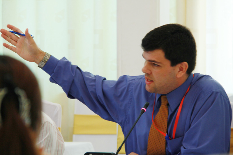 Ông Jairo Acuna Alfaro - Cố vấn chính sách về cải cách hành chính và chống tham nhũng - UNDP Việt Nam. Ảnh: Trường Phong. Ông Jairo Acuna Alfaro - Cố vấn chính sách về cải cách hành chính và chống tham nhũng - UNDP Việt Nam. Ảnh: Trường Phong