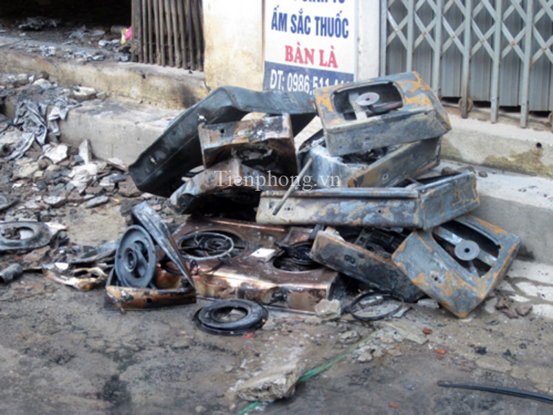 Những bếp gas trong nhà biến thành đống sắt vụn. Ảnh: Vũ Viết Tuân. Những bếp gas trong nhà biến thành đống sắt vụn. Ảnh: Vũ Viết Tuân