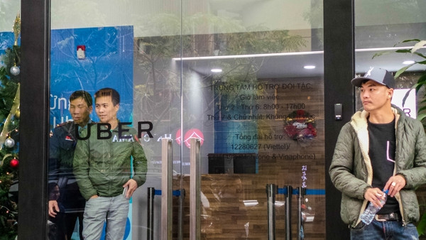 Tài xế Uber, Grab lo vỡ nợ dù 'cày' cật lực ảnh 4