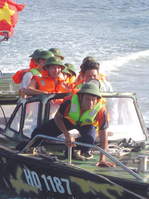 Xuồng CQ-01 rất cơ động trên biển. Xuồng CQ-01 rất cơ động trên biển