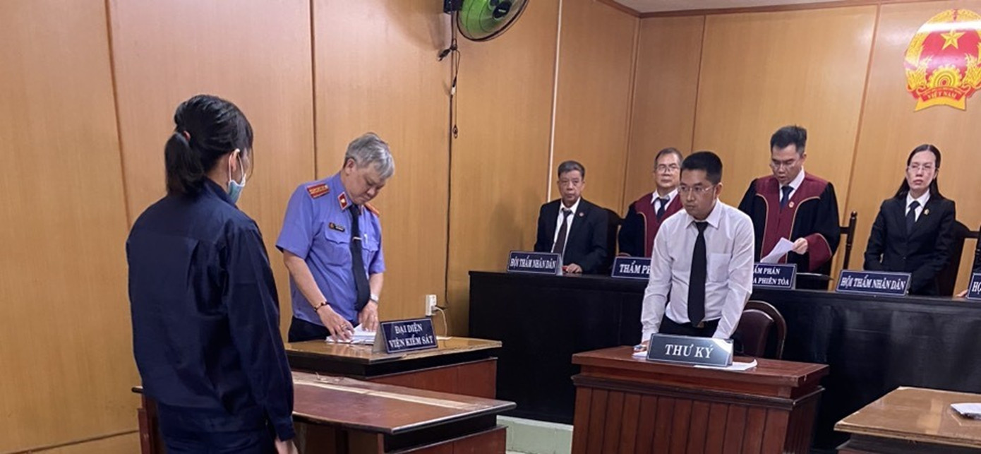 Phiên tòa xét xử bị cáo Nguyễn Thị Thu Hương ngày 2/11. Phiên tòa xét xử bị cáo Nguyễn Thị Thu Hương ngày 2/11.