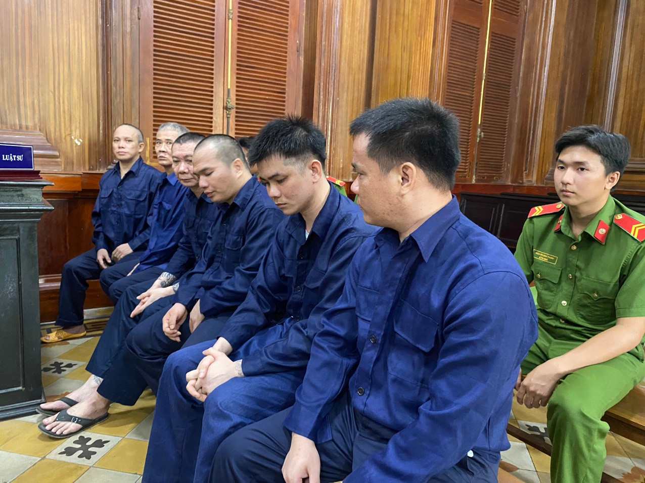Các bị cáo tại phiên tòa.