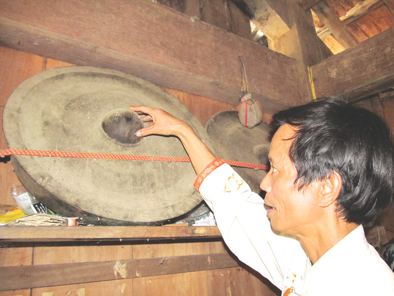 Đây là chiếc chiêng cổ giá 150 triệu. Đây là chiếc chiêng cổ giá 150 triệu