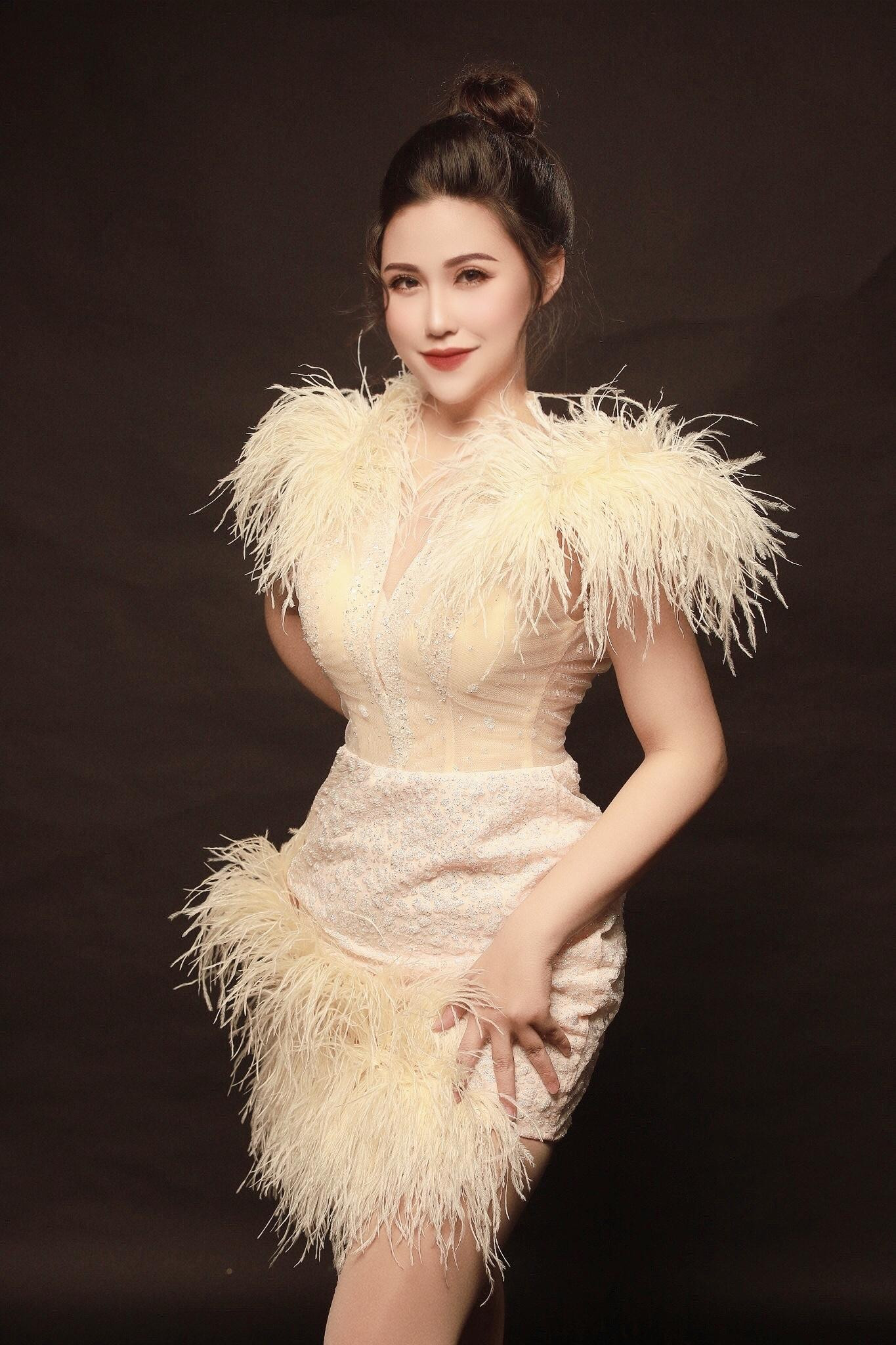 Nhan sắc xinh đẹp của MC Hoàng Anh.