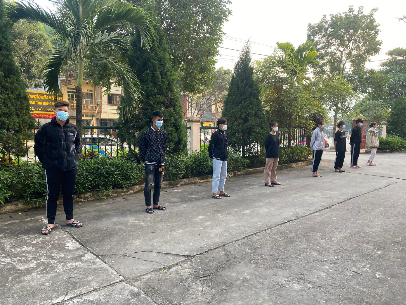 Cảnh sát triệu tập 8 người trong vụ hành hung. Ảnh: Thanh Tuấn.