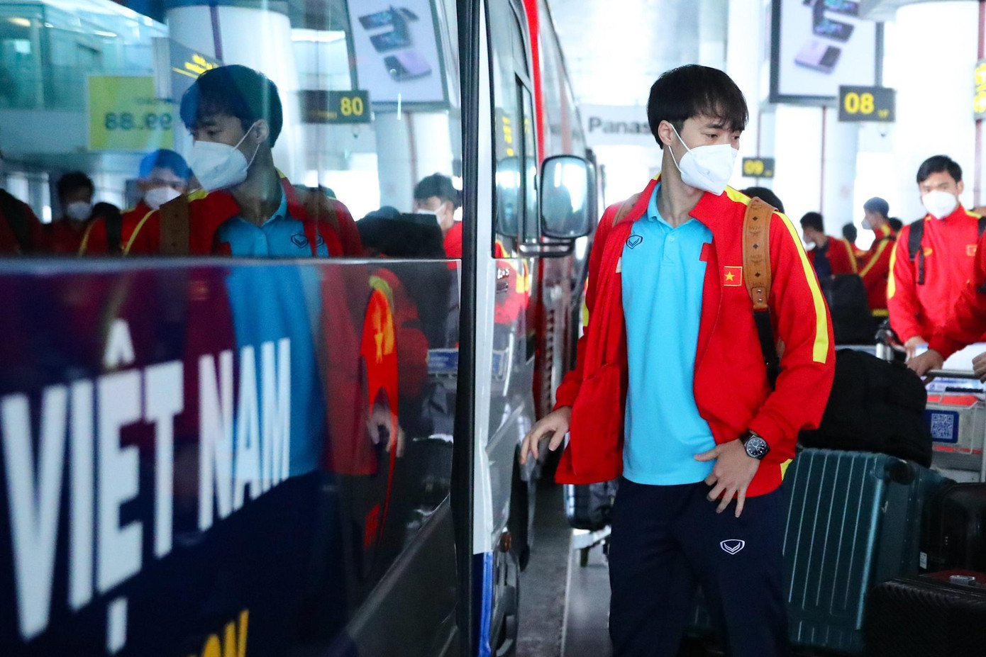 Tuyển Việt Nam AFF Cup Thái Lan ảnh 7 AFF Cup 2020 không phải giải đấu thành công của Văn Toàn. Anh ngồi dự bị, hiếm khi vào sân và khi vào sân thì không để lại nhiều dấu ấn. Toàn và nhóm cầu thủ HAGL được xem là nguyên nhân quan trọng dẫn tới thất bại của đội tuyển. Ảnh: Như Đạt.