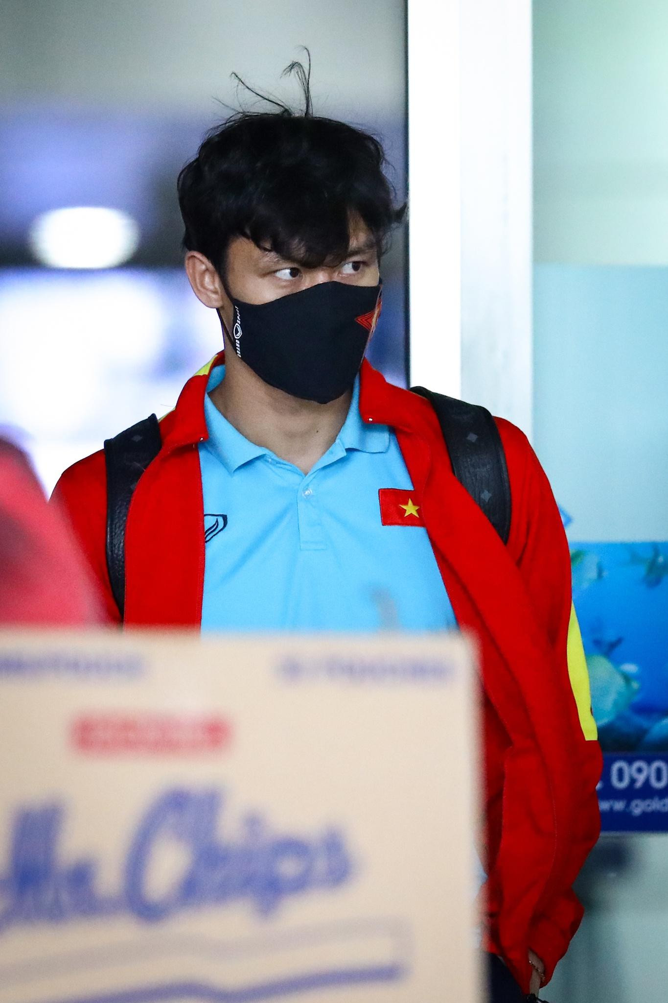 Tuyển Việt Nam AFF Cup Thái Lan ảnh 4 Quế Ngọc Hải vừa chia tay CLB Viettel sáng 31/12. Anh chơi tròn vai tại AFF Cup. Hàng thủ Việt Nam để lọt lưới 2 bàn sau 6 trận.