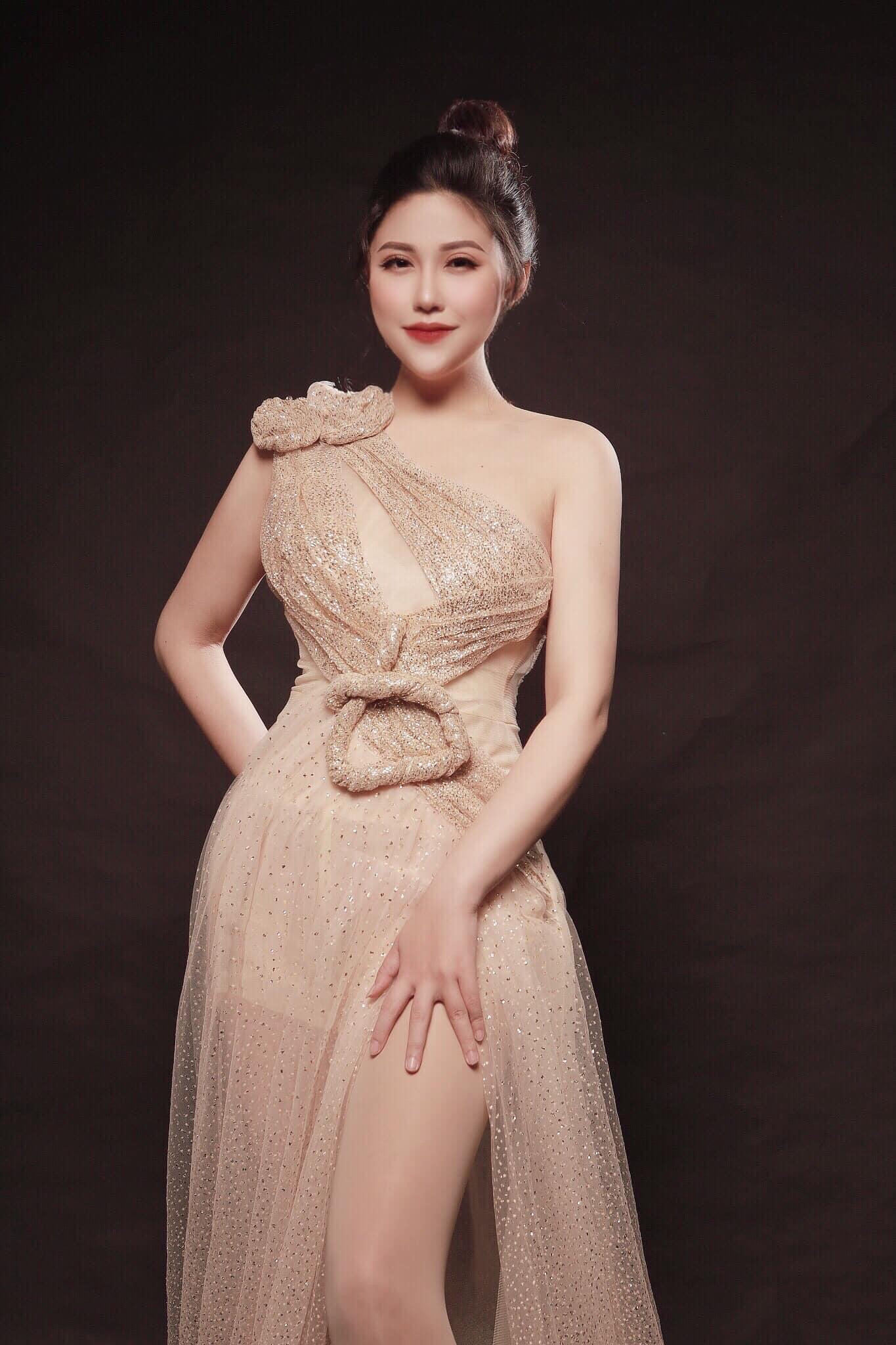 MC Hoàng Anh là gương mặt quen thuộc trên VTV trong các chương trình như: Mỗi ngày một phong cách, Đẹp 24/7, Sức khoẻ đời sống… Cô từng dẫn trực tiếp một số chương trình lớn như: Thắp sáng những ước mơ, Giọng ca vàng Bolero Việt Nam, Lễ tôn vinh Doanh nhân Việt Nam hội nhập…