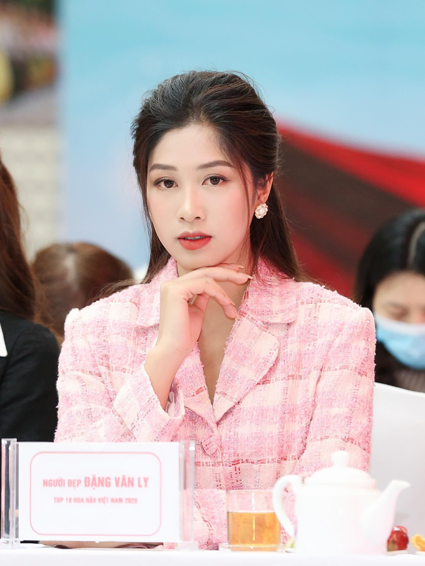 Người đẹp Đặng Vân Ly. Người đẹp Đặng Vân Ly.