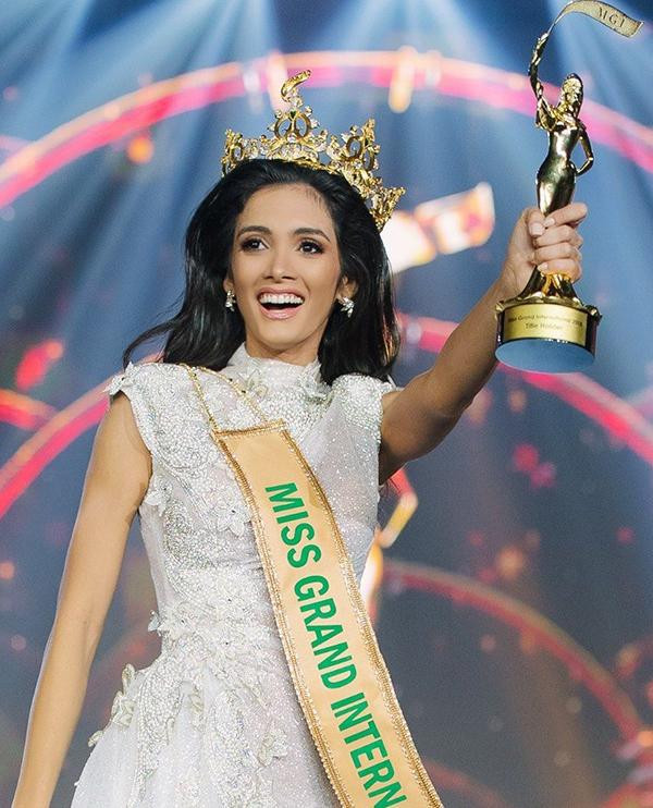 Người đẹp Paraguay đăng quang Hoa hậu Hòa bình Quốc tế 2018. Tuy nhiên, do quá hồi hộp, tân Hoa hậu đã ngất xỉu ngay trên sân khấu. Thời điểm đó, Clara Sosa 24 tuổi, đang học năm thứ ba trường luật và là người dẫn chương trình truyền hình. Cô cao 1,74 m, nặng 55 kg và số đo ba vòng 89-61-91 cm. Ngoài công việc dẫn chương trình, người đẹp Paraguay còn là đầu bếp chuyên nghiệp tại Viện ẩm thực quốc tế tại quê nhà. Clara Sosa có tham vọng mở một nhà hàng riêng và trở thành người phụ nữ Paraguay đầu tiên giành sao michelin (phần thưởng lớn nhất dành cho các nhà hàng).