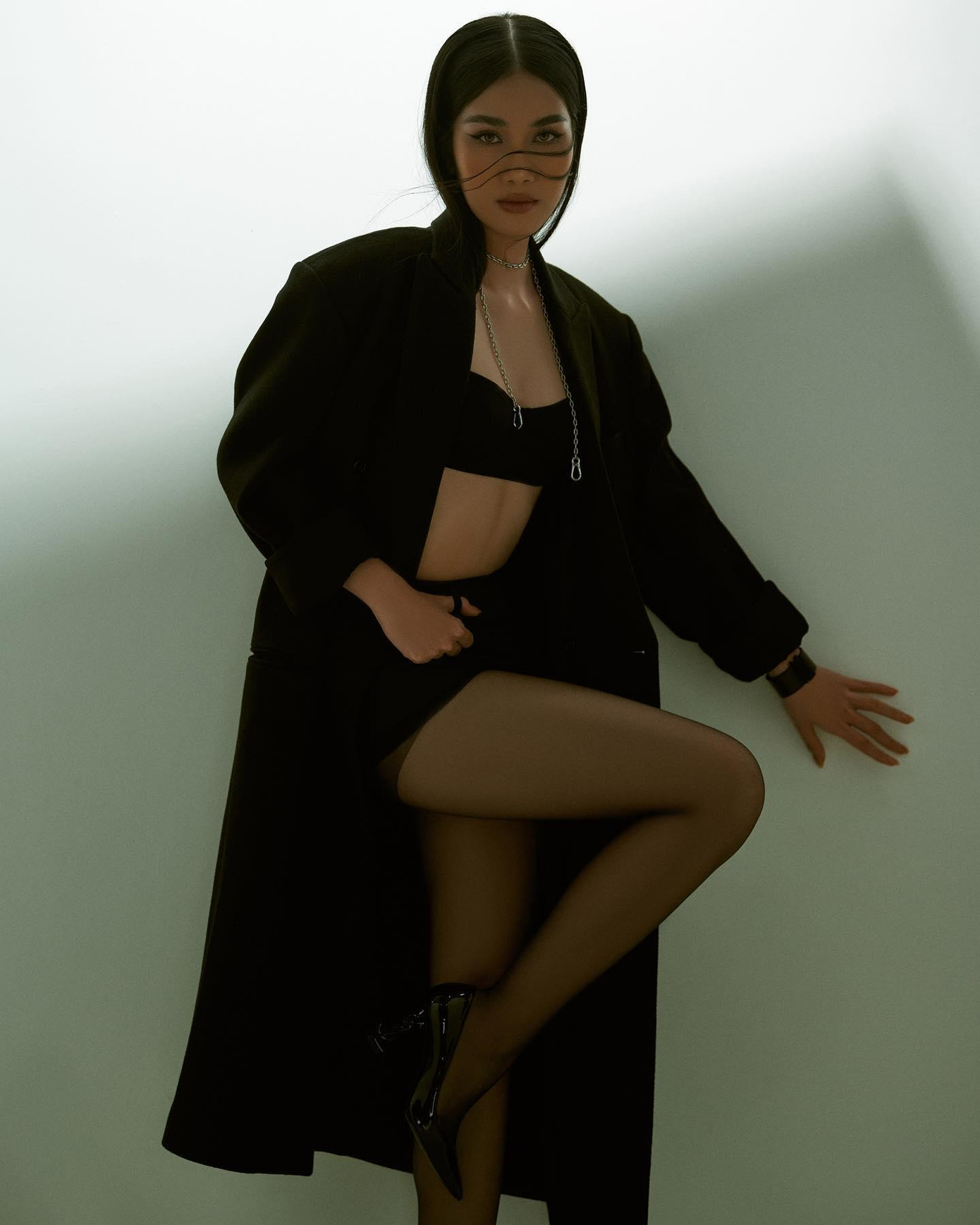 Á hậu Phương Anh từng chia sẻ, có thể phá cách, nổi loạn một chút để bộc lộ cá tính, suy nghĩ và những giá trị tiềm ẩn bên trong mình.