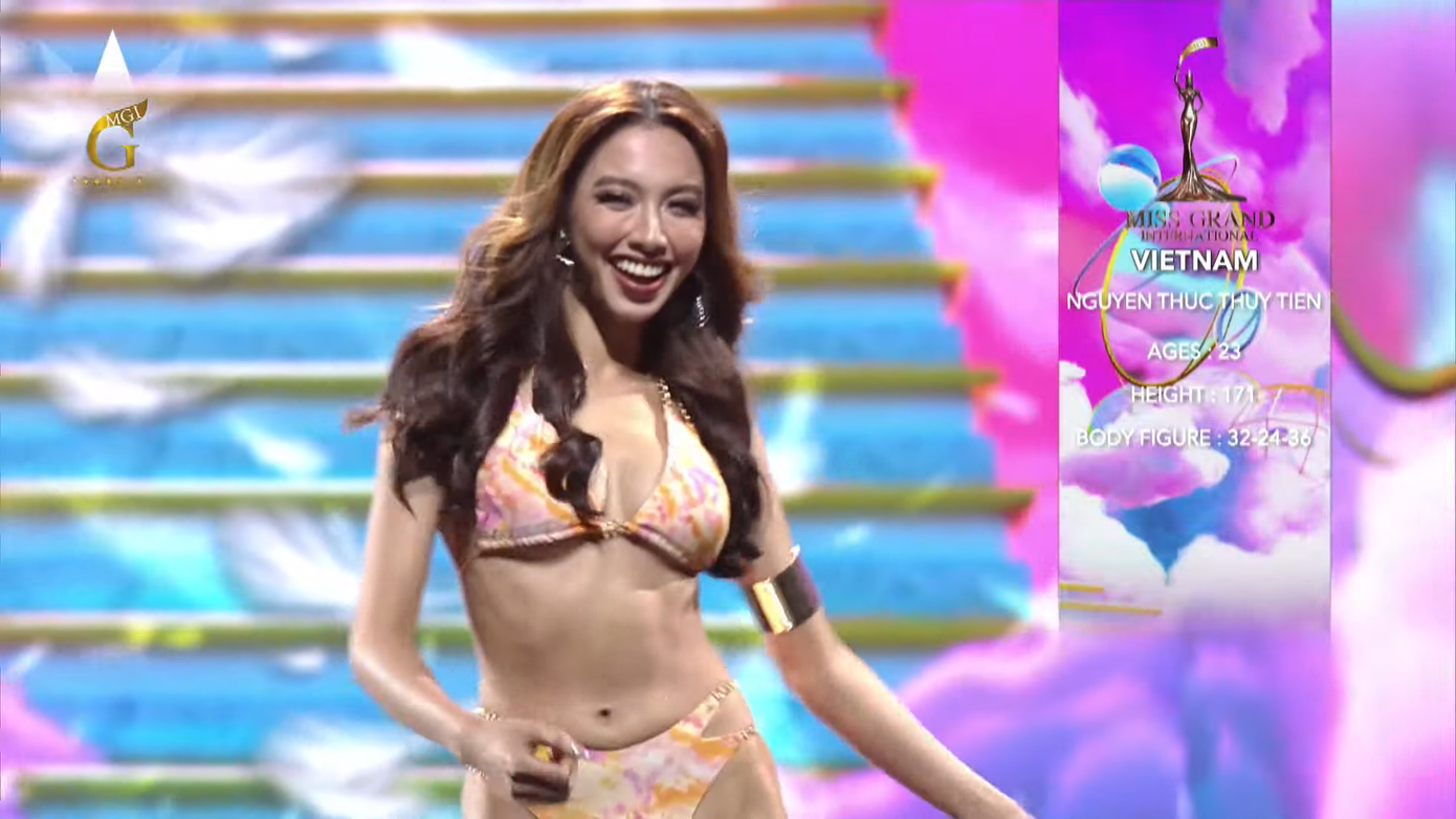 Những hình ảnh quyến rũ trên sân khấu của Thuỳ Tiên khiến người hâm mộ phấn khích.