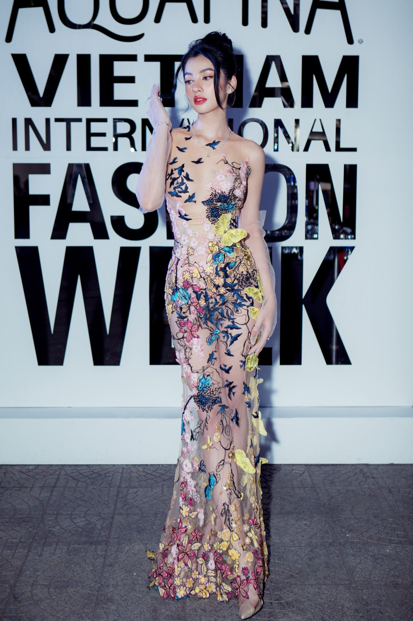 Cẩm Đan trong hậu trường Tuần lễ Thời trang Quốc tế Việt Nam.