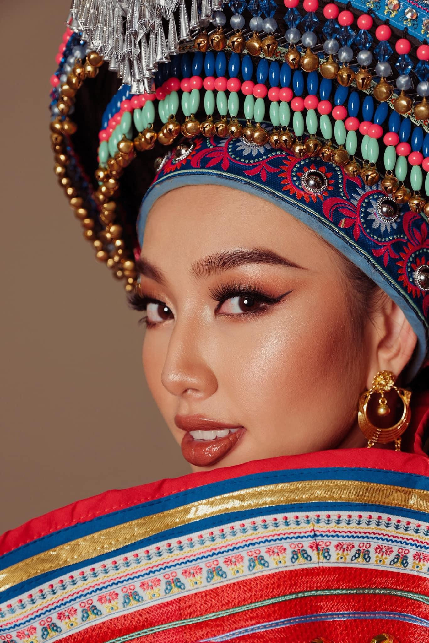 Thời gian này, Thuỳ Tiên bận rộn với lịch trình dày đặc tại Thái Lan với tư cách Miss Grand International 2021. Đặc biệt, cô nàng tới nhiều tỉnh ở Thái Lan để tham dự các cuộc thi Miss Grand cấp địa phương.