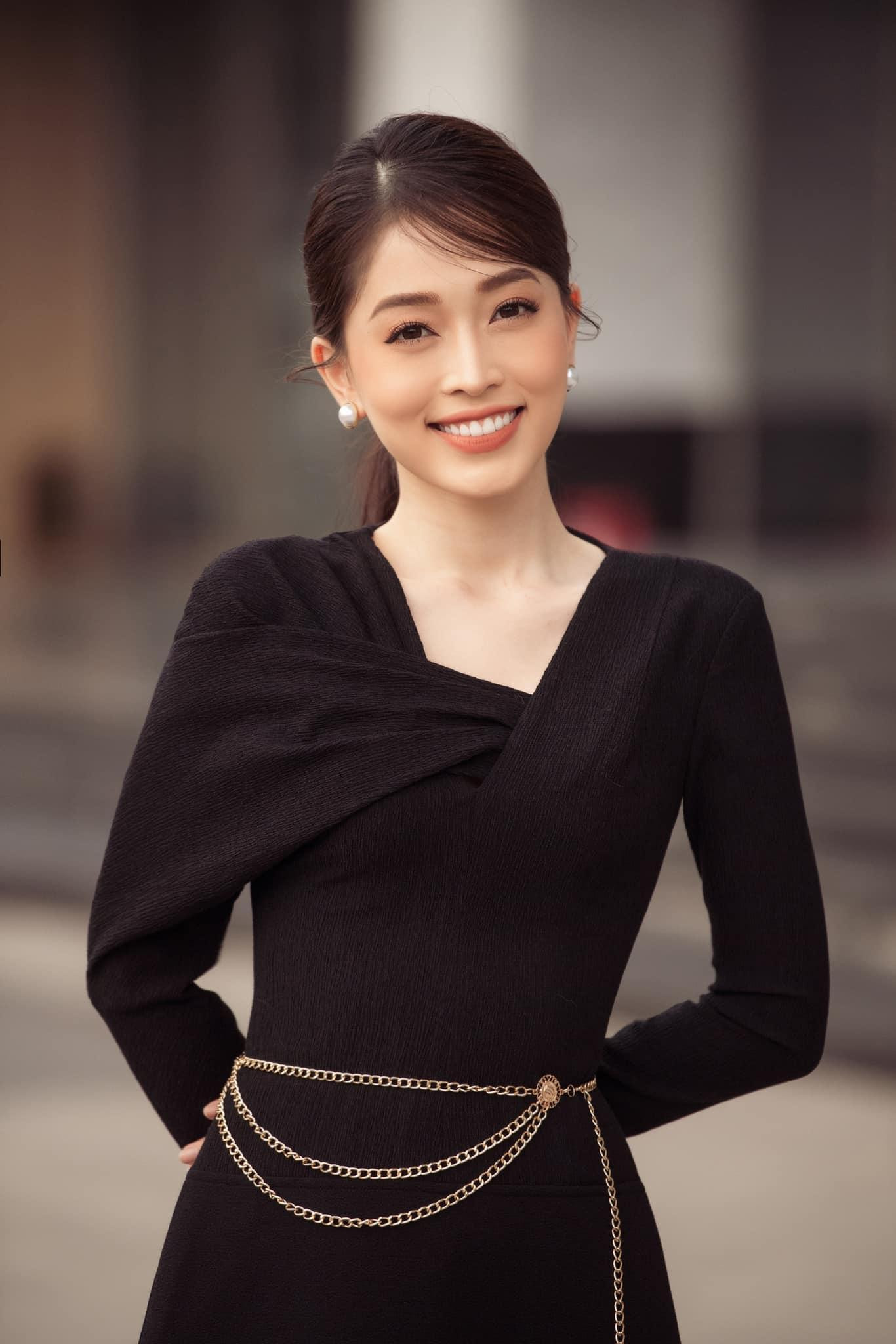 Á hậu Phương Nga. Á hậu Phương Nga.