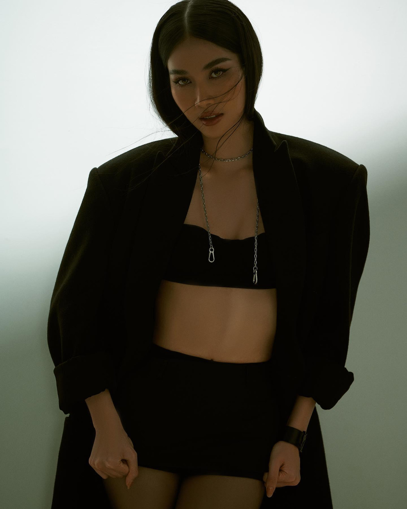 Trình độ học vấn cùng bề dày thành tích học tập đã giúp Phương Anh trở nên nổi bật giữa dàn mỹ nhân của showbiz Việt. Cô thông thạo cả tiếng Anh và tiếng Pháp.