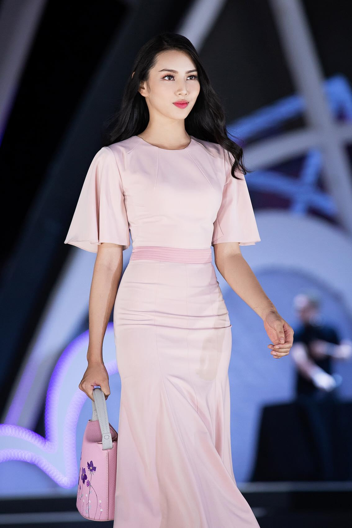 Thuỳ Tiên tự tin trong đêm thi Thời trang.