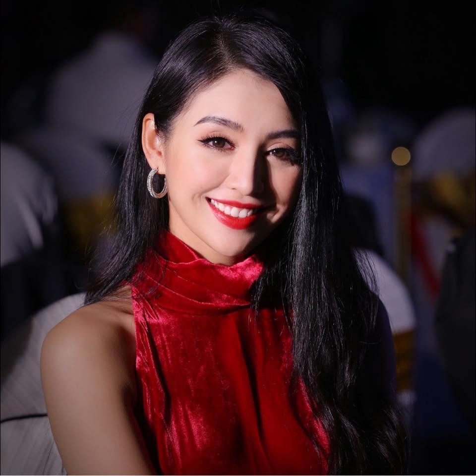 Người đẹp Áo dài Lê Thanh Tú. Người đẹp Áo dài Lê Thanh Tú.