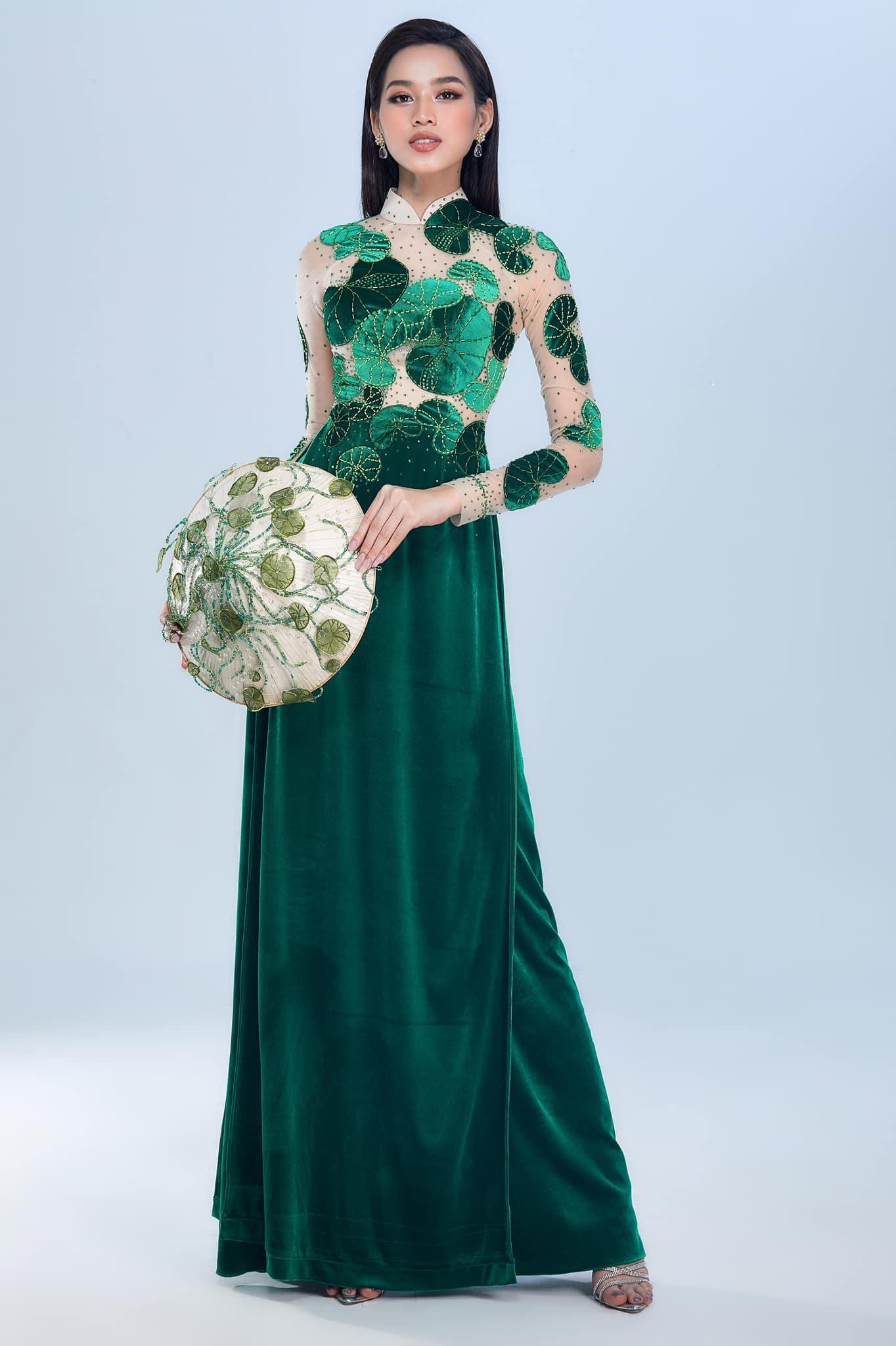 Thiết kế áo dài lấy ý tưởng từ rau má gây ấn tượng của Hoa hậu Đỗ Thị Hà.