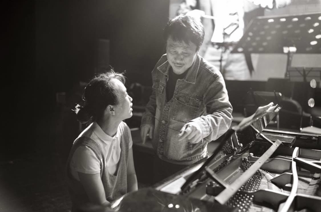 Nghệ sĩ Trinh Hương đăng tải bức hình cũ của bố thông báo tin buồn trên trang cá nhân. Nghệ sĩ Trinh Hương đăng tải bức hình cũ của bố thông báo tin buồn trên trang cá nhân.