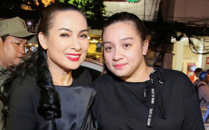 Vì lý do cá nhân, ca sĩ Phi Nhung không công khai hình ảnh và danh tính ba ruột của con gái.