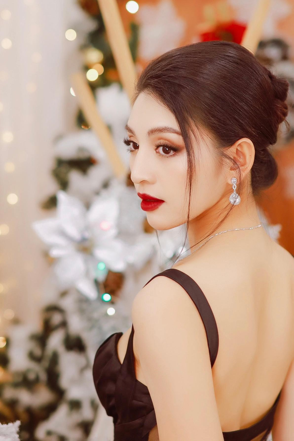 Sau khi cuộc thi Hoa hậu Việt Nam 2018, Tú có nhiều cơ hội hơn để xuất hiện trong các sự kiện giải trí. Cô thử sức với nhiều vai trò như mẫu ảnh, trình diễn trên sàn catwalk, hay diễn viên.