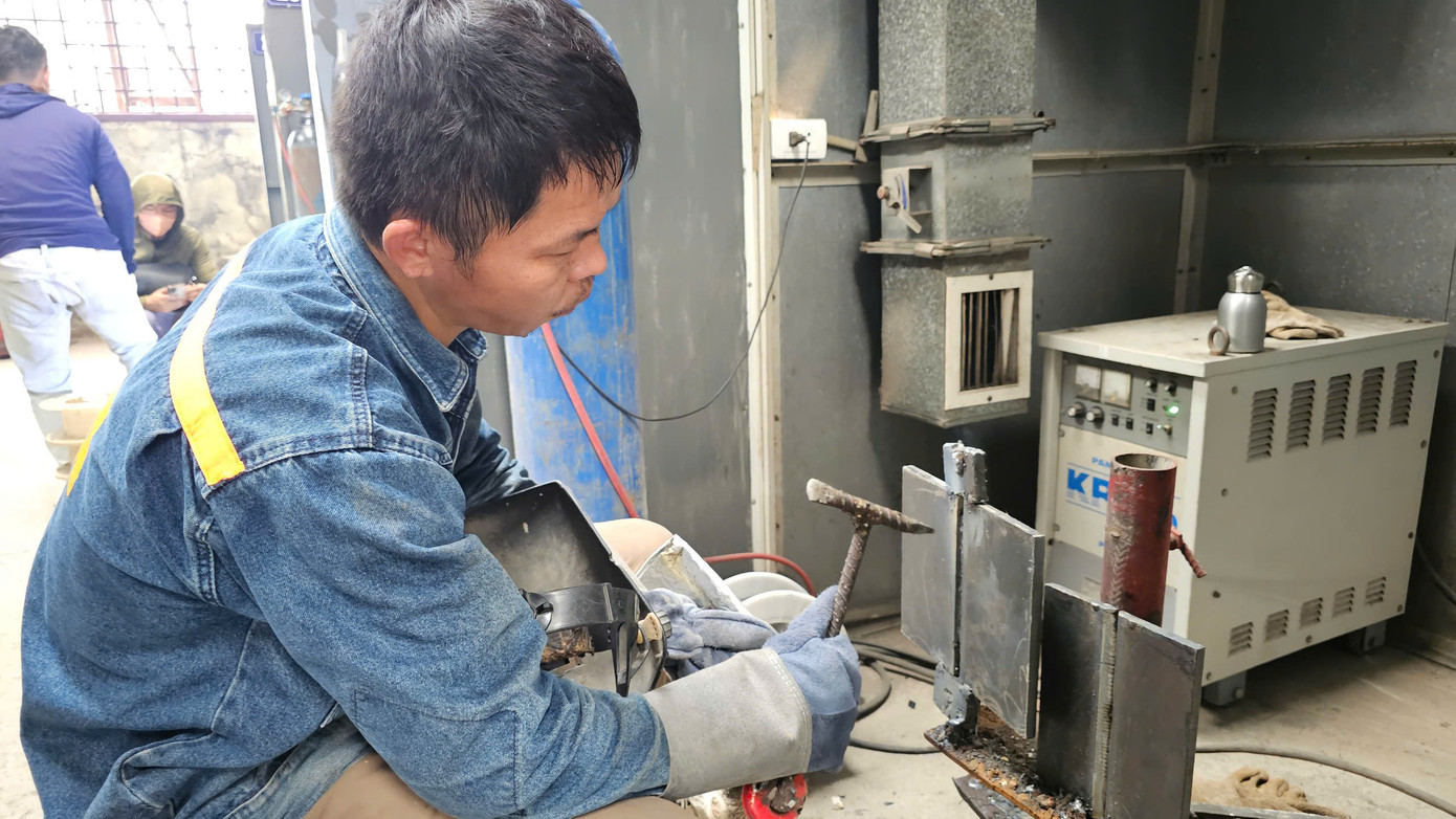 Theo kết quả điều tra, Công ty SONA lợi dụng quy định pháp luật về việc được cấp phép, giao nhiệm vụ tổ chức người đi xuất khẩu lao động để tự ý áp đặt mức tiền phí dịch vụ... Các đối tượng trên đã ép buộc người lao động yếu thế với hoàn cảnh khó khăn, muốn tìm kiếm việc làm, tăng thu nhập phải nộp thêm các khoản phí gấp nhiều lần định mức phải nộp, để ngoài sổ sách kế toán, nhằm mục đích chiếm đoạt, trục lợi và ăn chia khoản tiền chênh lệch, gây thiệt hại tài sản của người dân, trốn tránh nghĩa vụ nộp thuế.