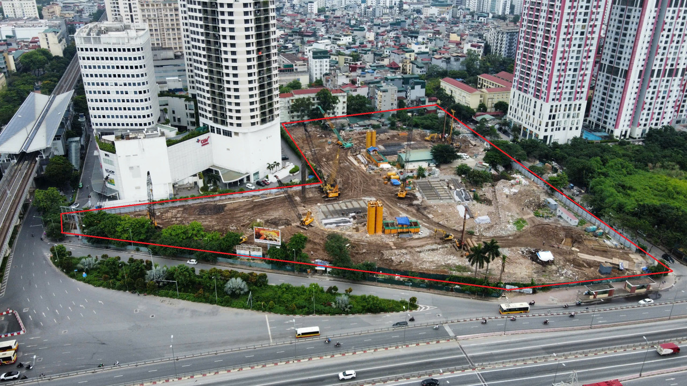 Dự án nằm tại vị trí đắc địa ở quận Cầu Giấy khi tiếp giáp ba mặt đường Xuân Thuỷ, Phạm Hùng, Trần Quốc Vượng - ngay cạnh đường Vành đai 3 trên cao với diện tích khoảng 2,5 ha. Theo quy hoạch, dự án sẽ được xây dựng 5 toà tháp cao 38 - 45 tầng, cung cấp ra thị trường khoảng 3.500 căn hộ. Dự án nằm tại vị trí đắc địa ở quận Cầu Giấy khi tiếp giáp ba mặt đường Xuân Thuỷ, Phạm Hùng, Trần Quốc Vượng - ngay cạnh đường Vành đai 3 trên cao với diện tích khoảng 2,5 ha. Theo quy hoạch, dự án sẽ được xây dựng 5 toà tháp cao 38 - 45 tầng, cung cấp ra thị trường khoảng 3.500 căn hộ.