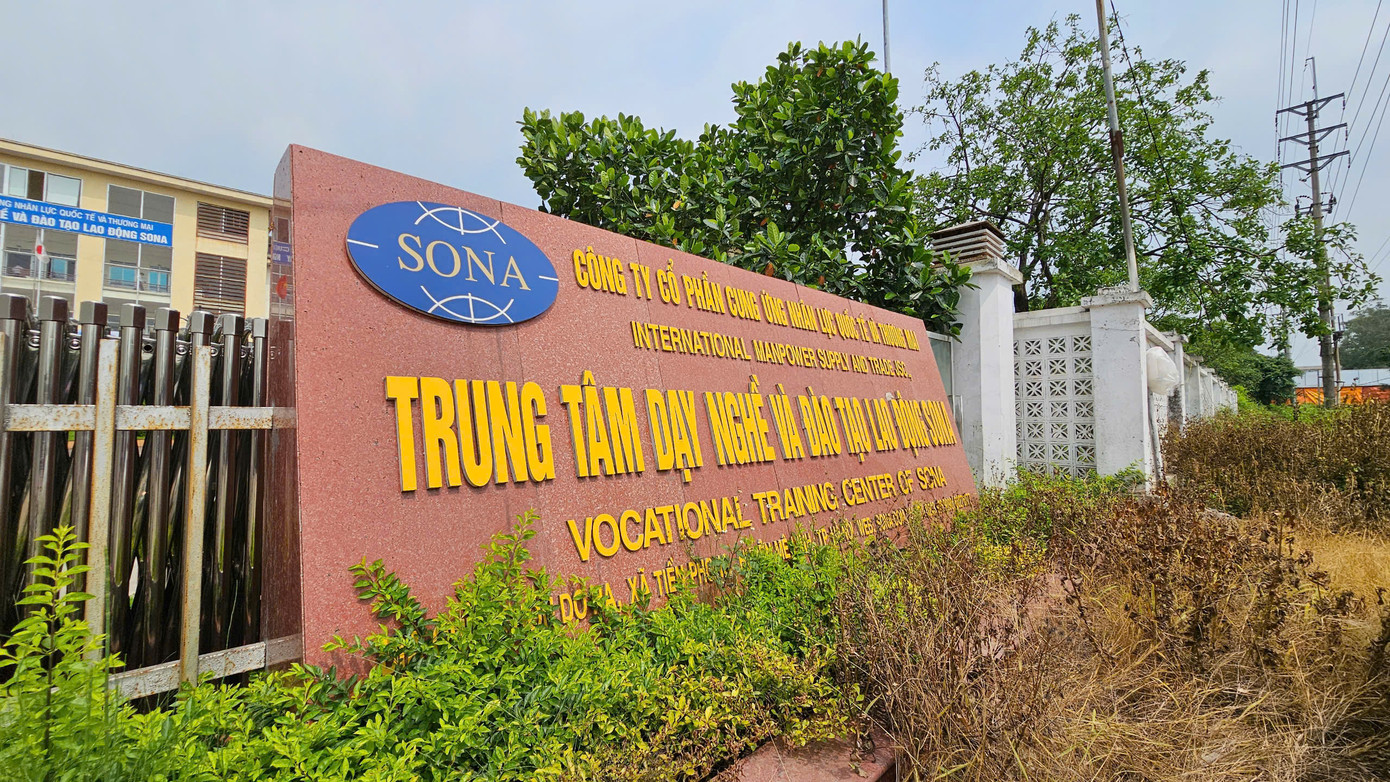 Được biết, Công ty SONA tiền thân là Trạm Dịch vụ lao động ngoài nước được thành lập năm 1990, là doanh nghiệp do Bộ Lao động - Thương Binh và Xã hội Việt Nam trước đây nắm cổ phần chi phối… Sau nhiều lần đổi tên và mô hình hoạt động, năm 2015 công ty chuyển đổi mô hình từ công ty TNHH sang công ty cổ phần với vốn điều lệ hơn 97 tỷ đồng. Lĩnh vực kinh doanh chính là xuất khẩu lao động, đào tạo, tư vấn du học, đại lý vé máy bay... Năm 2024, Công ty SONA được vinh danh là một trong 8 doanh nghiệp xuất khẩu lao động tiêu biểu. Đến nay, doanh nghiệp này đã đưa hơn 60.000 lao động Việt Nam sang làm việc tại hơn 30 quốc gia và vùng lãnh thổ.