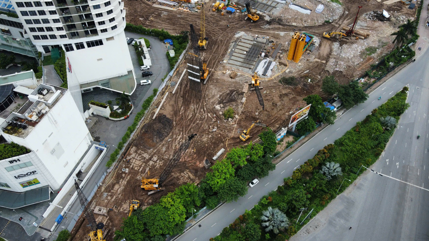 Dự án A2-1 nói trên còn được biết đến với tên tổ hợp căn hộ chung cư cao cấp, căn hộ dịch vụ và trung tâm thương mại Constrexim Complex, được Hà Nội cấp Giấy chứng nhận đầu tư vào tháng 7/2012 đối với CTX Holdings.