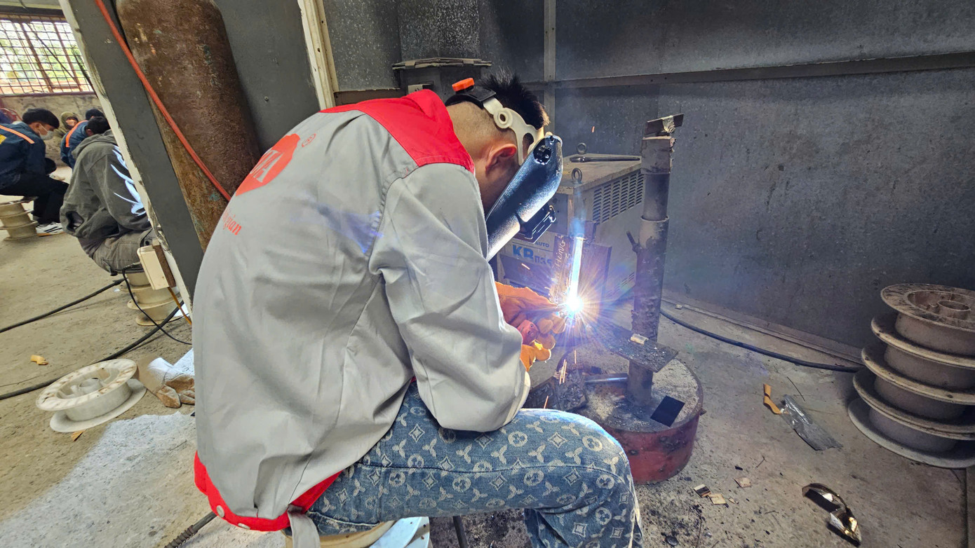 Từ 1/7, hàng loạt thủ tục hành chính mới liên quan lĩnh vực xuất khẩu lao động có hiệu lực theo hướng phân cấp, phân quyền. Ảnh: Phan Thiên. Từ 1/7, hàng loạt thủ tục hành chính mới liên quan lĩnh vực xuất khẩu lao động có hiệu lực theo hướng phân cấp, phân quyền. Ảnh: Phan Thiên.