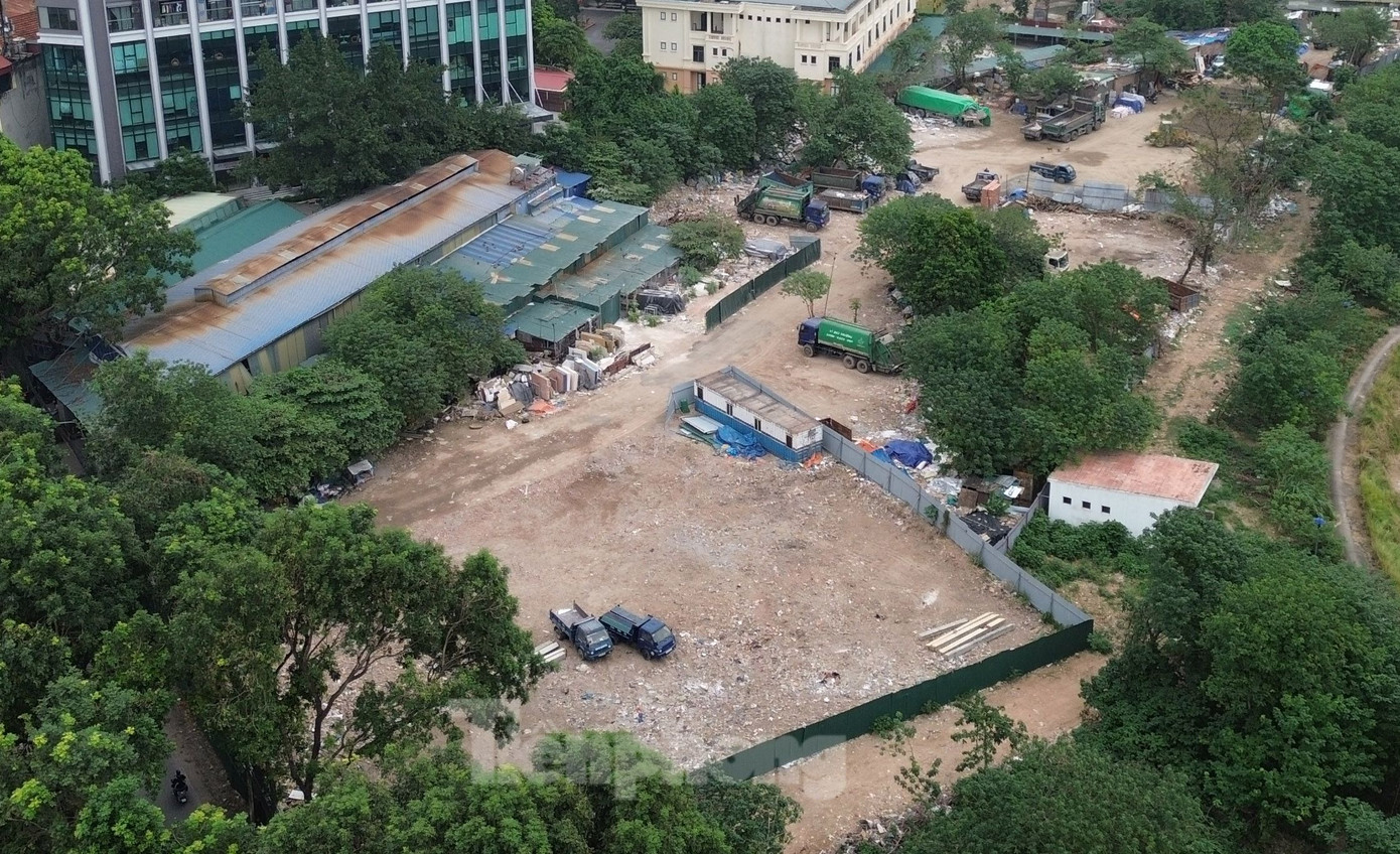 Thậm chí một số khu vực thuộc dự án biến thành nhà xưởng, nơi tập kết trạc thải xây dựng, vật liệu xây dựng.