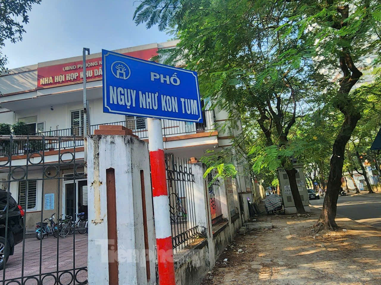 Tại kỳ họp thứ 14 vừa qua, HĐND quận Thanh Xuân đã xem xét, phê duyệt chủ trương đầu tư, điều chỉnh chủ trương đầu tư một số dự án sử dụng vốn đầu tư công của quận. Theo đó, HĐND quận Thanh Xuân đã đồng ý chủ trương đầu tư 62 dự án (nhóm C) với tổng kinh phí dự kiến hơn 196 tỷ đồng. Đồng thời, phê duyệt điều chỉnh đầu tư theo quy hoạch tuyến phố Ngụy Như Kon Tum và cải tạo trụ sở Đảng ủy, HĐND, UBND phường Nhân Chính (quận Thanh Xuân) với số tiền hơn 67 tỷ đồng. Tại kỳ họp thứ 14 vừa qua, HĐND quận Thanh Xuân đã xem xét, phê duyệt chủ trương đầu tư, điều chỉnh chủ trương đầu tư một số dự án sử dụng vốn đầu tư công của quận. Theo đó, HĐND quận Thanh Xuân đã đồng ý chủ trương đầu tư 62 dự án (nhóm C) với tổng kinh phí dự kiến hơn 196 tỷ đồng. Đồng thời, phê duyệt điều chỉnh đầu tư theo quy hoạch tuyến phố Ngụy Như Kon Tum và cải tạo trụ sở Đảng ủy, HĐND, UBND phường Nhân Chính (quận Thanh Xuân) với số tiền hơn 67 tỷ đồng.