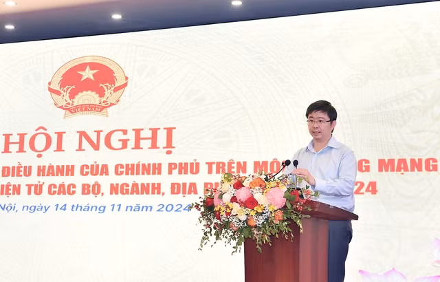 Thứ trưởng Bộ TT&amp;TT Bùi Hoàng Phương phát biểu chỉ đạo hội nghị.