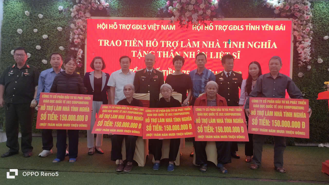 Hội Hỗ trợ gia đình liệt sĩ Việt Nam trao 750 triệu đồng hỗ trợ làm Nhà tình nghĩa cho thân nhân 5 gia đình Liệt sĩ tại tỉnh Yên Bái.